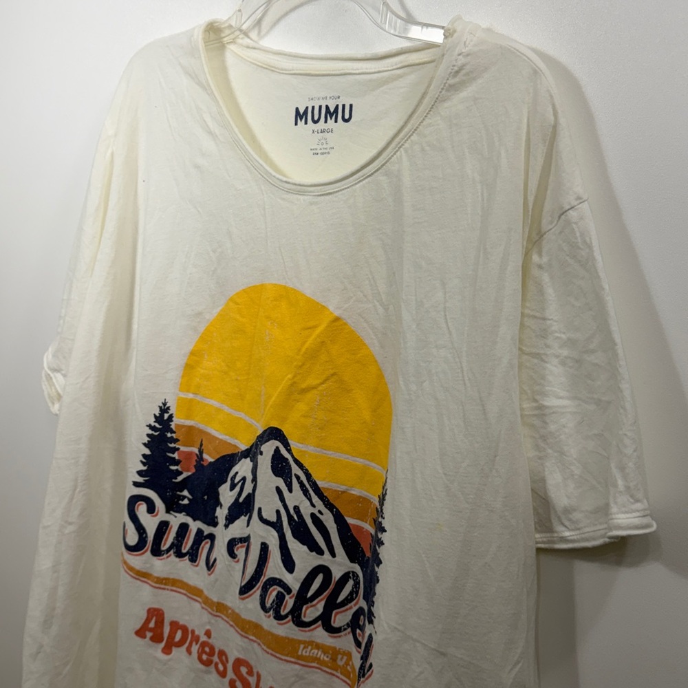 Show Me Your MuMu Women’s graphic short sleeve T- shirt size extra large. - Picture 2 of 7